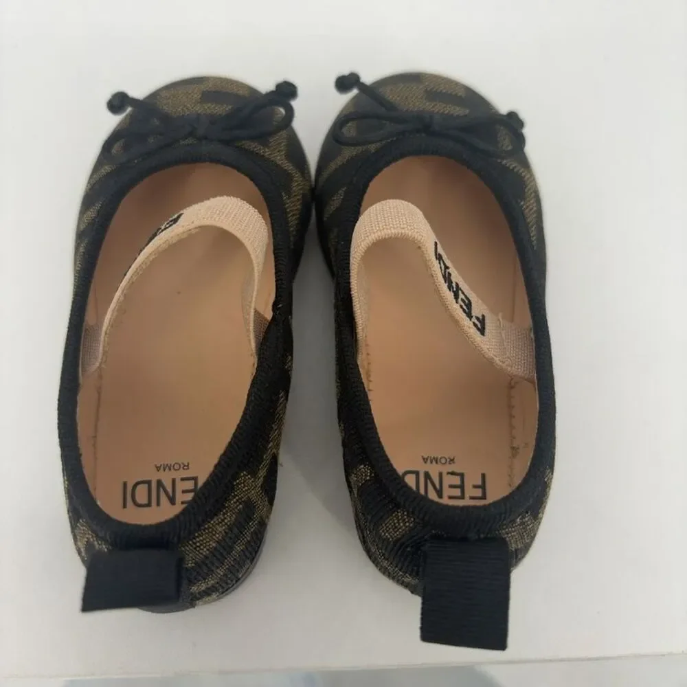 Fendi logo mary